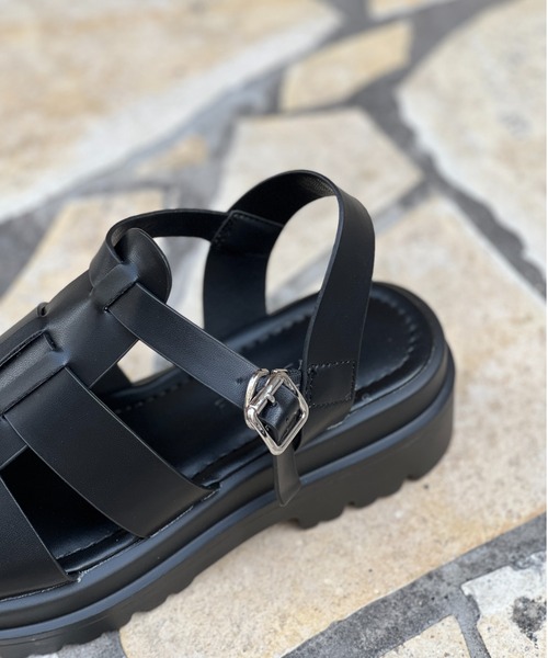 Chez toi(シェトワ)の「ボリュームグルカサンダル(サンダル・レディース・ブラック/オフホワイト・S/M/L)」の4枚目の写真