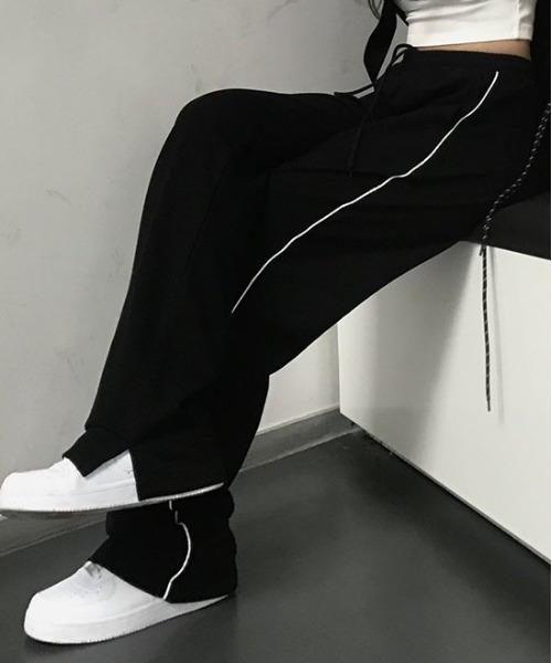 gossip！ロサンゼルス（ゴシップロサンゼルス）の「ストレートワイドレッグルーズカジュアルストリートパンツ（スウェットパンツ・レディース・グレー/ブラック・FREE）」の4枚目の写真