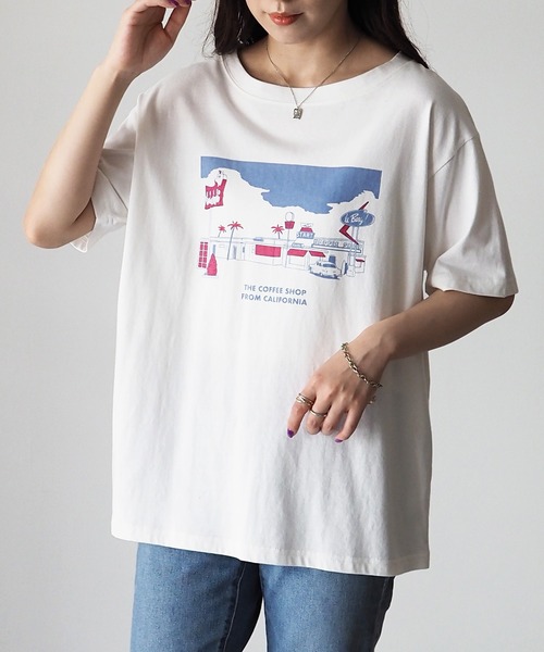 Riberry(リベリー)の「COFFEE SHOP プリントTシャツ(Tシャツ/カットソー・レディース・グリーン/オフホワイト/ラベンダー/スミクロ/ブルー・FREE)」の1枚目の写真