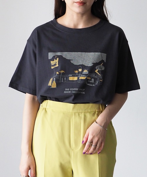 Riberry(リベリー)の「COFFEE SHOP プリントTシャツ(Tシャツ/カットソー・レディース・グリーン/オフホワイト/ラベンダー/スミクロ/ブルー・FREE)」の3枚目の写真