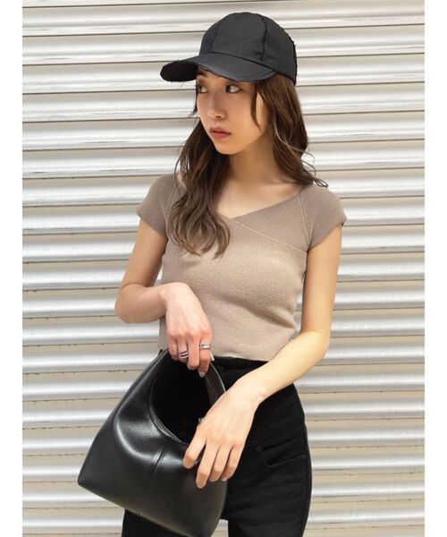 EMODA(エモダ)の「クロスフィットニット(ニット/セーター・レディース・ベージュ/ホワイト/ブラック/ブルー・FREE)」の4枚目の写真