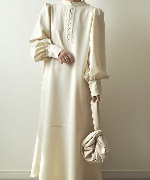 ISOOK（アイスー）の「Volume sleeve mermaid one-piece / ボリュームスリーブマーメイドワンピース（mi original item）（ワンピース・レディース・アイボリー/ブラック・FREE）」の3枚目の写真