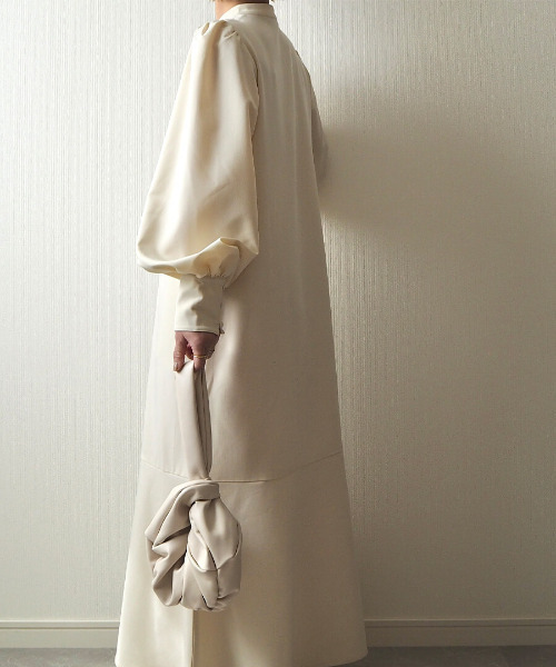 ISOOK（アイスー）の「Volume sleeve mermaid one-piece / ボリュームスリーブマーメイドワンピース（mi original item）（ワンピース・レディース・アイボリー/ブラック・FREE）」の4枚目の写真