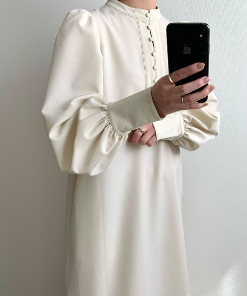 ISOOK（アイスー）の「Volume sleeve mermaid one-piece / ボリュームスリーブマーメイドワンピース（mi original item）（ワンピース・レディース・アイボリー/ブラック・FREE）」の5枚目の写真