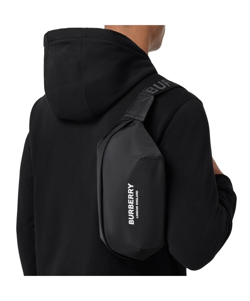 BURBERRY（バーバリー）の「ロゴプリント ナイロン ソニー バムバッグ（ボディバッグ/ウエストポーチ・メンズ・ブラック・ONE SIZE）」の5枚目の写真
