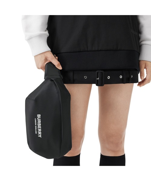 BURBERRY（バーバリー）の「ロゴプリント ナイロン ソニー バムバッグ（ボディバッグ/ウエストポーチ・メンズ・ブラック・ONE SIZE）」の8枚目の写真