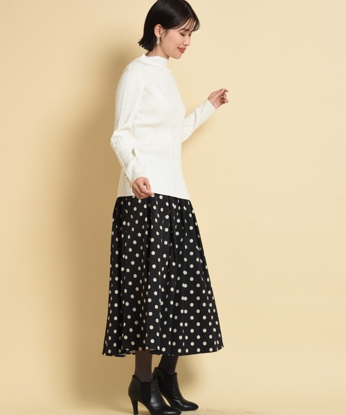 INTERPLANET(インタープラネット)の「ボトルネックヒートプルオーバー(ニット/セーター・レディース・オフホワイト/ブラック/マスタード/ホワイト系/ブルー・FREE)」の11枚目の写真