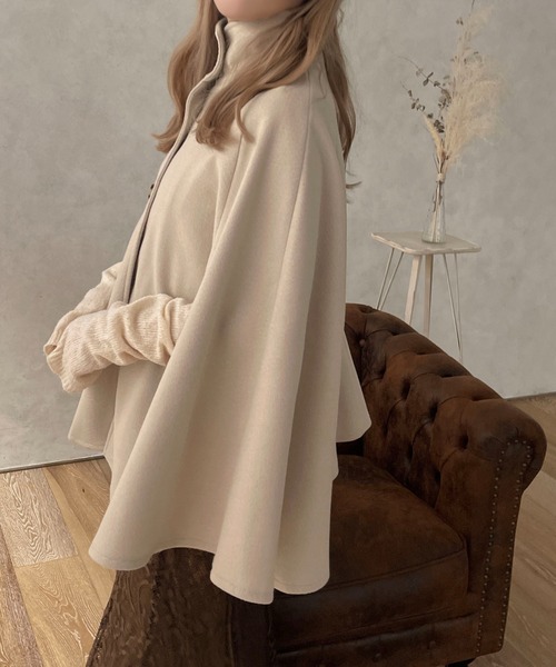 apres jour clair（アプレジュールクレア）の「【apres jour clair】スリットケープコート【ZOZOTOWN限定アイテム】（ポンチョ・レディース・アイボリー/ベージュ/ダークブラウン/ブラック・X-LARGE/フリー）」の7枚目の写真