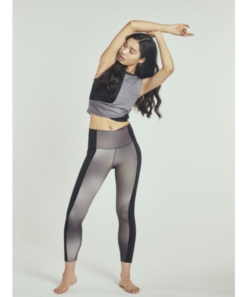 NIKE(ナイキ)の「【NIKE】AS W NY DF TANK AOP(タンクトップ・レディース・ブラック・MEDIUM/SMALL)」の3枚目の写真