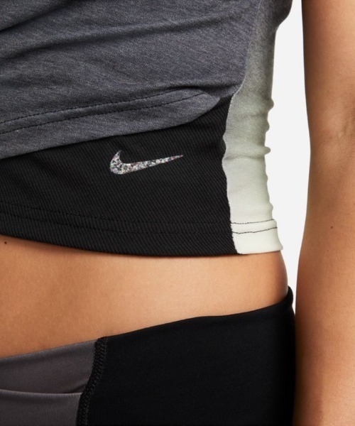 NIKE(ナイキ)の「【NIKE】AS W NY DF TANK AOP(タンクトップ・レディース・ブラック・MEDIUM/SMALL)」の6枚目の写真