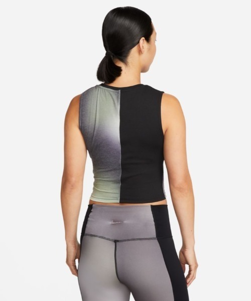 NIKE(ナイキ)の「【NIKE】AS W NY DF TANK AOP(タンクトップ・レディース・ブラック・MEDIUM/SMALL)」の8枚目の写真