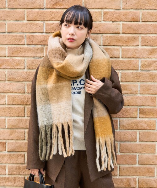 FREAK'S STORE(フリークスストア)の「ボリュームチェックフリンジマフラー(マフラー・レディース・チャコールグレー/ブルー/イエロー・ONE SIZE)」の6枚目の写真