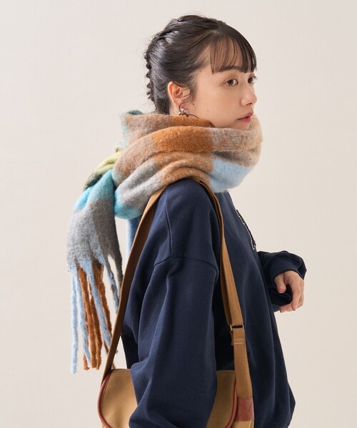FREAK'S STORE(フリークスストア)の「ボリュームチェックフリンジマフラー(マフラー・レディース・チャコールグレー/ブルー/イエロー・ONE SIZE)」の9枚目の写真