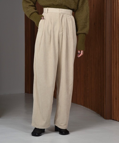 lawgy（ラウジー）の「tuck corduroy pants（その他パンツ・レディース・アイボリー/ブラウン・FREE）」の6枚目の写真