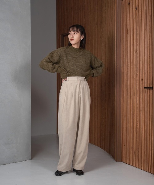 lawgy（ラウジー）の「tuck corduroy pants（その他パンツ・レディース・アイボリー/ブラウン・FREE）」の3枚目の写真