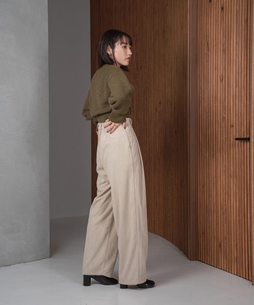 lawgy（ラウジー）の「tuck corduroy pants（その他パンツ・レディース・アイボリー/ブラウン・FREE）」の5枚目の写真