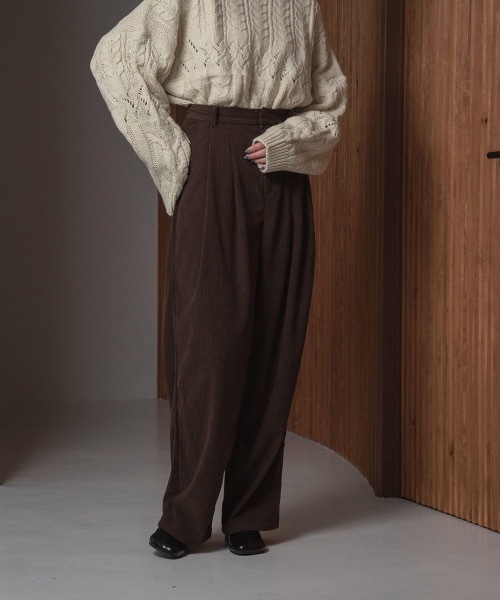 lawgy（ラウジー）の「tuck corduroy pants（その他パンツ・レディース・アイボリー/ブラウン・FREE）」の10枚目の写真