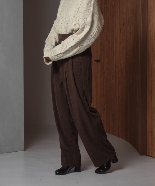 lawgy（ラウジー）の「tuck corduroy pants（その他パンツ・レディース・アイボリー/ブラウン・FREE）」の11枚目の写真
