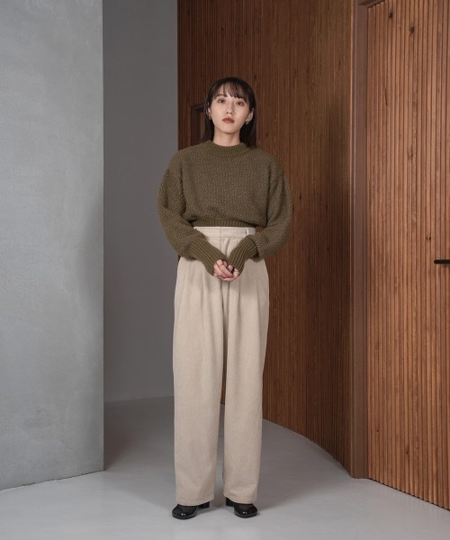 lawgy（ラウジー）の「tuck corduroy pants（その他パンツ・レディース・アイボリー/ブラウン・FREE）」の4枚目の写真