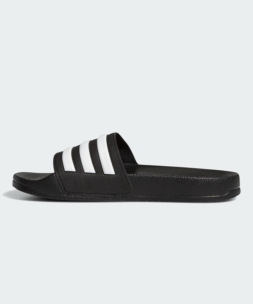 adidas（アディダス）の「アディレッタ シャワー サンダル / Adilette Shower Slides / アディダス（サンダル・キッズ・ブラック・18cm/23.0cm/19.0cm/24.0cm/17.0cm/20.0cm/21.0cm/22.0cm/25.0cm）」の4枚目の写真