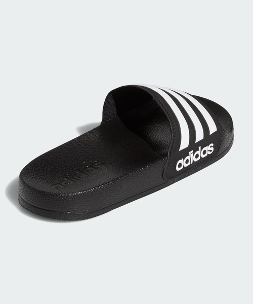 adidas（アディダス）の「アディレッタ シャワー サンダル / Adilette Shower Slides / アディダス（サンダル・キッズ・ブラック・18cm/23.0cm/19.0cm/24.0cm/17.0cm/20.0cm/21.0cm/22.0cm/25.0cm）」の2枚目の写真
