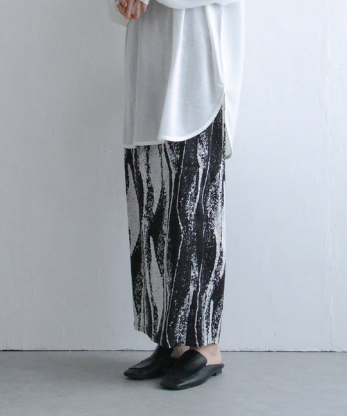 notch.（ノッチ）の「【高身長さんサイズ有】ニュアンス柄ナロースカート（スカート・レディース・ブラック/オレンジ・M/TM）」の3枚目の写真