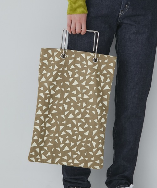 human woman（ヒューマンウーマン）の「◆カポックプリントバッグ（トートバッグ・レディース・イエロー/ホワイト・ﾌﾘ-）」の2枚目の写真