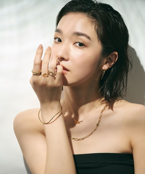 PAS TIERRA（パティエラ）の「PAS TIERRA(パティエラ)/SVリエンリップルバングル（バングル/リストバンド・レディース・シルバー/ゴールド・FREE）」の2枚目の写真