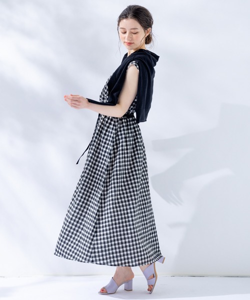 en recre(アンレクレ)の「【Nouque】ギンガムチェックフレンチスリーブワンピース(ワンピース・レディース・ブラック/マスタード・2)」の13枚目の写真