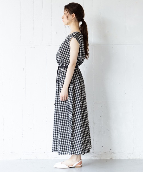 en recre(アンレクレ)の「【Nouque】ギンガムチェックフレンチスリーブワンピース(ワンピース・レディース・ブラック/マスタード・2)」の11枚目の写真