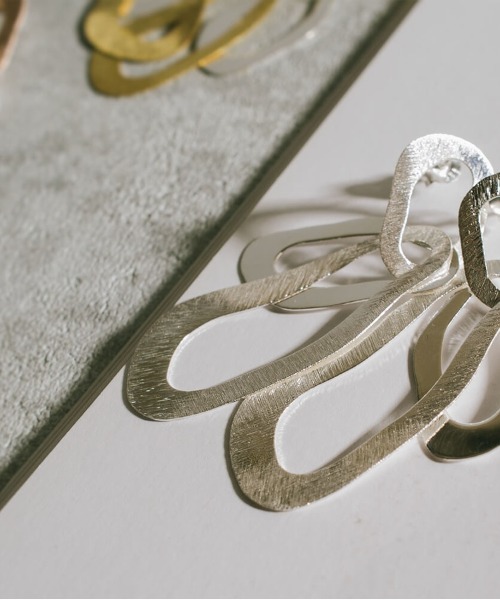 Ops.（オプス）の「ピアス大きめ ピアス 金属アレルギー対応 揺れるピアス シルバー925 ゴールド 【Kreo クレオ】（ピアス（両耳用）・レディース・シルバー/ピンクゴールド/イエローゴールド・ONE SIZE）」の11枚目の写真