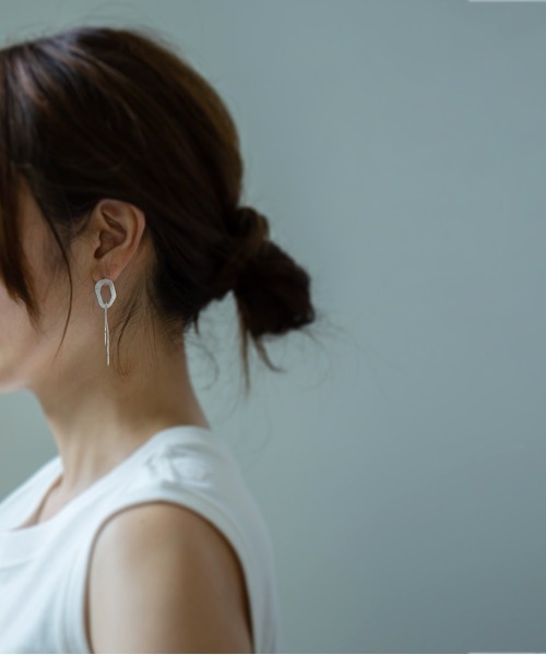 Ops.（オプス）の「ピアス大きめ ピアス 金属アレルギー対応 揺れるピアス シルバー925 ゴールド 【Kreo クレオ】（ピアス（両耳用）・レディース・シルバー/ピンクゴールド/イエローゴールド・ONE SIZE）」の4枚目の写真