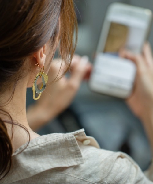 Ops.（オプス）の「ピアス大きめ ピアス 金属アレルギー対応 揺れるピアス シルバー925 ゴールド 【Kreo クレオ】（ピアス（両耳用）・レディース・シルバー/ピンクゴールド/イエローゴールド・ONE SIZE）」の7枚目の写真