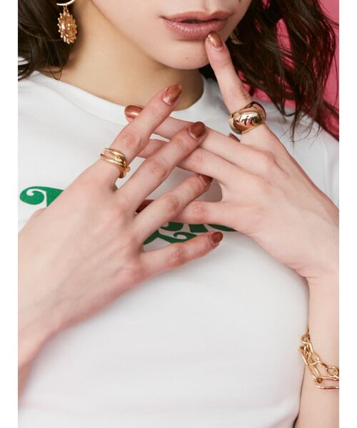 EVRIS（エヴリス）の「CONTRAST 2PCS リング（リング・レディース・シルバー/ゴールド・FREE）」の2枚目の写真