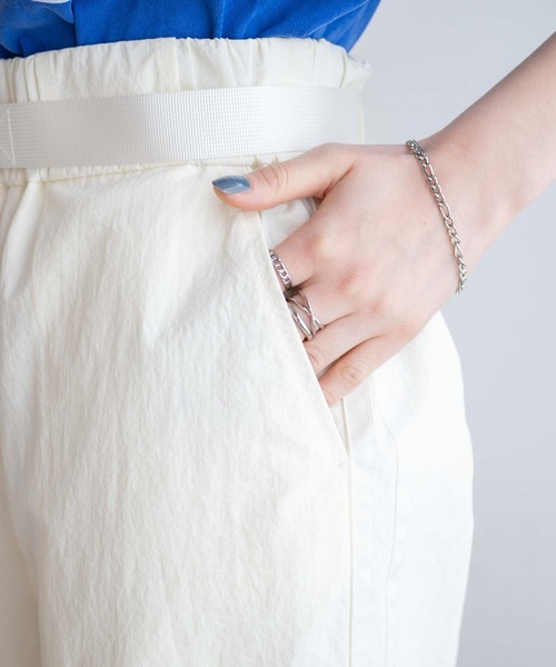 WEGO(ウィゴー)の「WEGO/ベルト付ナイロントラックパンツ(スウェットパンツ・レディース・ブラック/ホワイト・FREE)」の11枚目の写真