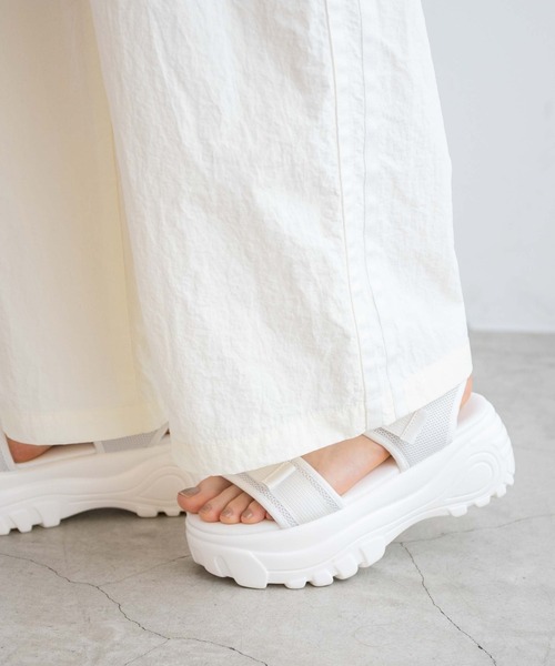 WEGO(ウィゴー)の「WEGO/ベルト付ナイロントラックパンツ(スウェットパンツ・レディース・ブラック/ホワイト・FREE)」の14枚目の写真