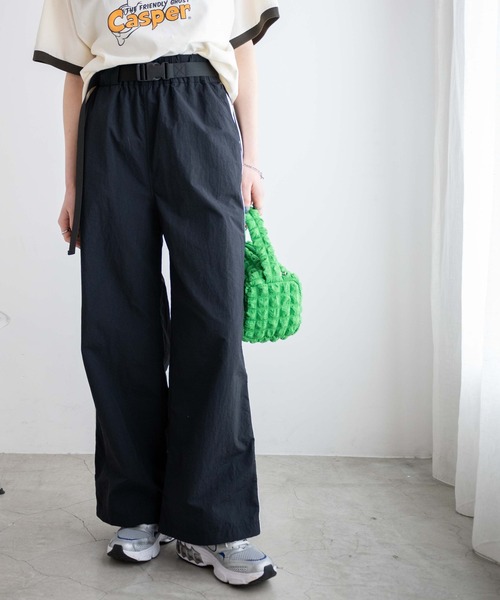 WEGO(ウィゴー)の「WEGO/ベルト付ナイロントラックパンツ(スウェットパンツ・レディース・ブラック/ホワイト・FREE)」の18枚目の写真