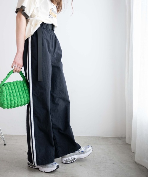 WEGO(ウィゴー)の「WEGO/ベルト付ナイロントラックパンツ(スウェットパンツ・レディース・ブラック/ホワイト・FREE)」の12枚目の写真