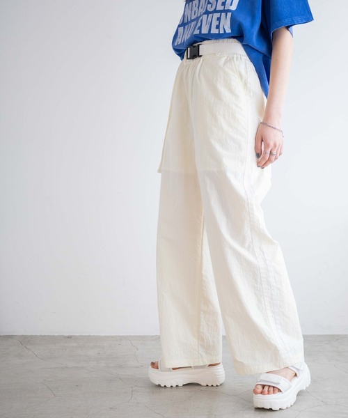 WEGO(ウィゴー)の「WEGO/ベルト付ナイロントラックパンツ(スウェットパンツ・レディース・ブラック/ホワイト・FREE)」の20枚目の写真