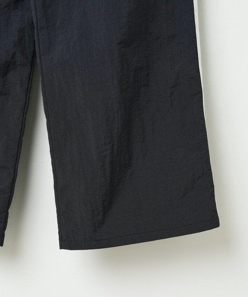 WEGO(ウィゴー)の「WEGO/ベルト付ナイロントラックパンツ(スウェットパンツ・レディース・ブラック/ホワイト・FREE)」の10枚目の写真