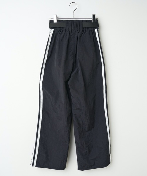 WEGO(ウィゴー)の「WEGO/ベルト付ナイロントラックパンツ(スウェットパンツ・レディース・ブラック/ホワイト・FREE)」の7枚目の写真