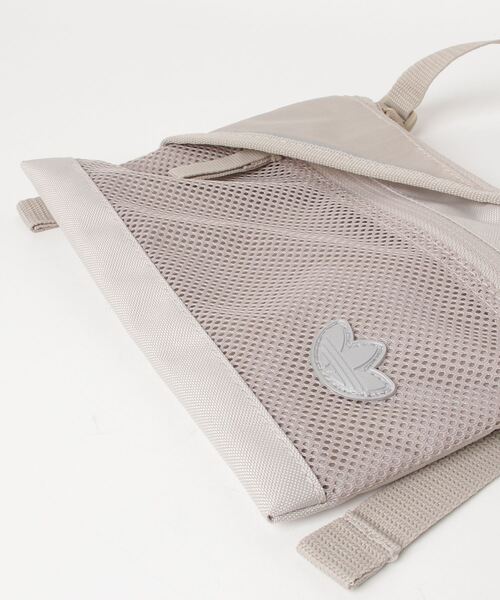 adidas（アディダス）の「アディカラー サコッシュバッグ / アディダスオリジナルス adidas Originals（ショルダーバッグ・メンズ・ブラック/ベージュ・FREE）」の12枚目の写真