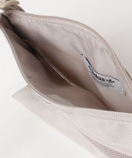 adidas（アディダス）の「アディカラー サコッシュバッグ / アディダスオリジナルス adidas Originals（ショルダーバッグ・メンズ・ブラック/ベージュ・FREE）」の13枚目の写真
