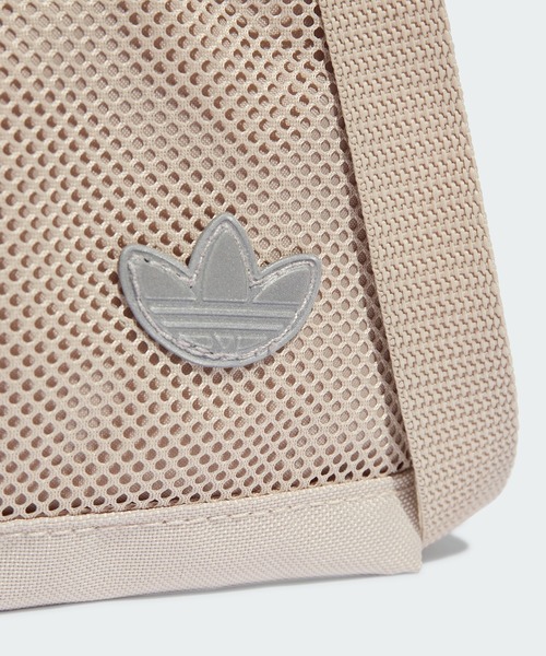 adidas（アディダス）の「アディカラー サコッシュバッグ / アディダスオリジナルス adidas Originals（ショルダーバッグ・メンズ・ブラック/ベージュ・FREE）」の9枚目の写真