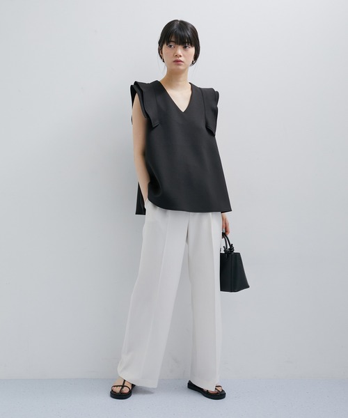 ADAM ET ROPE'（アダムエロペ）の「【サステナブル・セットアップ対応】フレアスリーブダンボールプルオーバー（Tシャツ/カットソー・レディース・ブラック/キナリ/ブルー系その他4・FREE）」の4枚目の写真