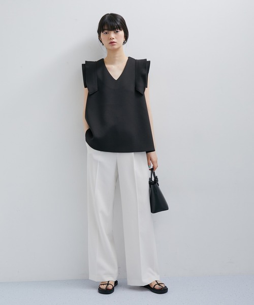 ADAM ET ROPE'（アダムエロペ）の「【サステナブル・セットアップ対応】フレアスリーブダンボールプルオーバー（Tシャツ/カットソー・レディース・ブラック/キナリ/ブルー系その他4・FREE）」の19枚目の写真