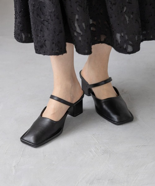 LEPSIM（レプシィム）の「ストラップスクエアミュール　961049（パンプス・レディース・オフホワイト/ブラック・MEDIUM/LARGE）」の3枚目の写真