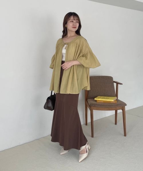 mysty woman（ミスティウーマン）の「【スタッフインフルエンサープロデュース】バックフレアハイウエストスカート 973640【MiO企画】（スカート・レディース・ブラック/ブラウン/ホワイト系その他/ベージュ・SMALL/MEDIUM/FREE）」の5枚目の写真