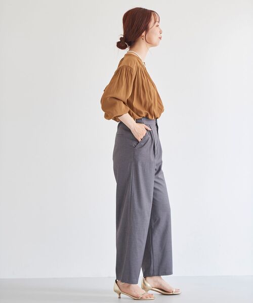 le.coeur blanc（ルクールブラン）の「パウダーサテン2wayハイネックブラウス（シャツ/ブラウス・レディース・ネイビー/キャメル/グレイッシュベージュ・38）」の13枚目の写真