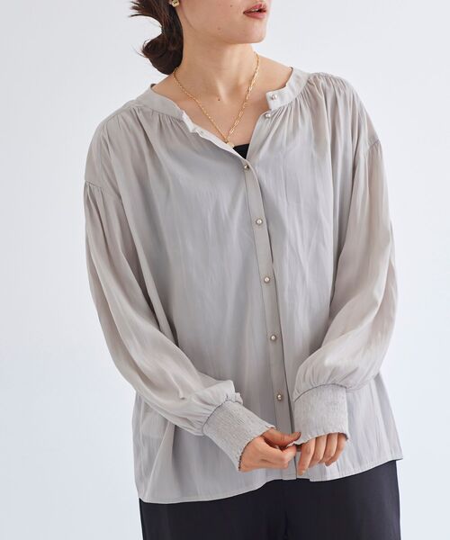 le.coeur blanc（ルクールブラン）の「パウダーサテン2wayハイネックブラウス（シャツ/ブラウス・レディース・ネイビー/キャメル/グレイッシュベージュ・38）」の22枚目の写真